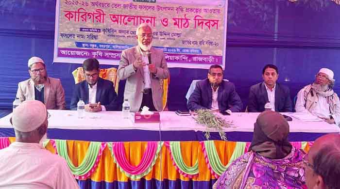 বালিয়াকান্দির বহরপুরে সরিষা  বারি-২০ জাতের মাঠ দিবস 